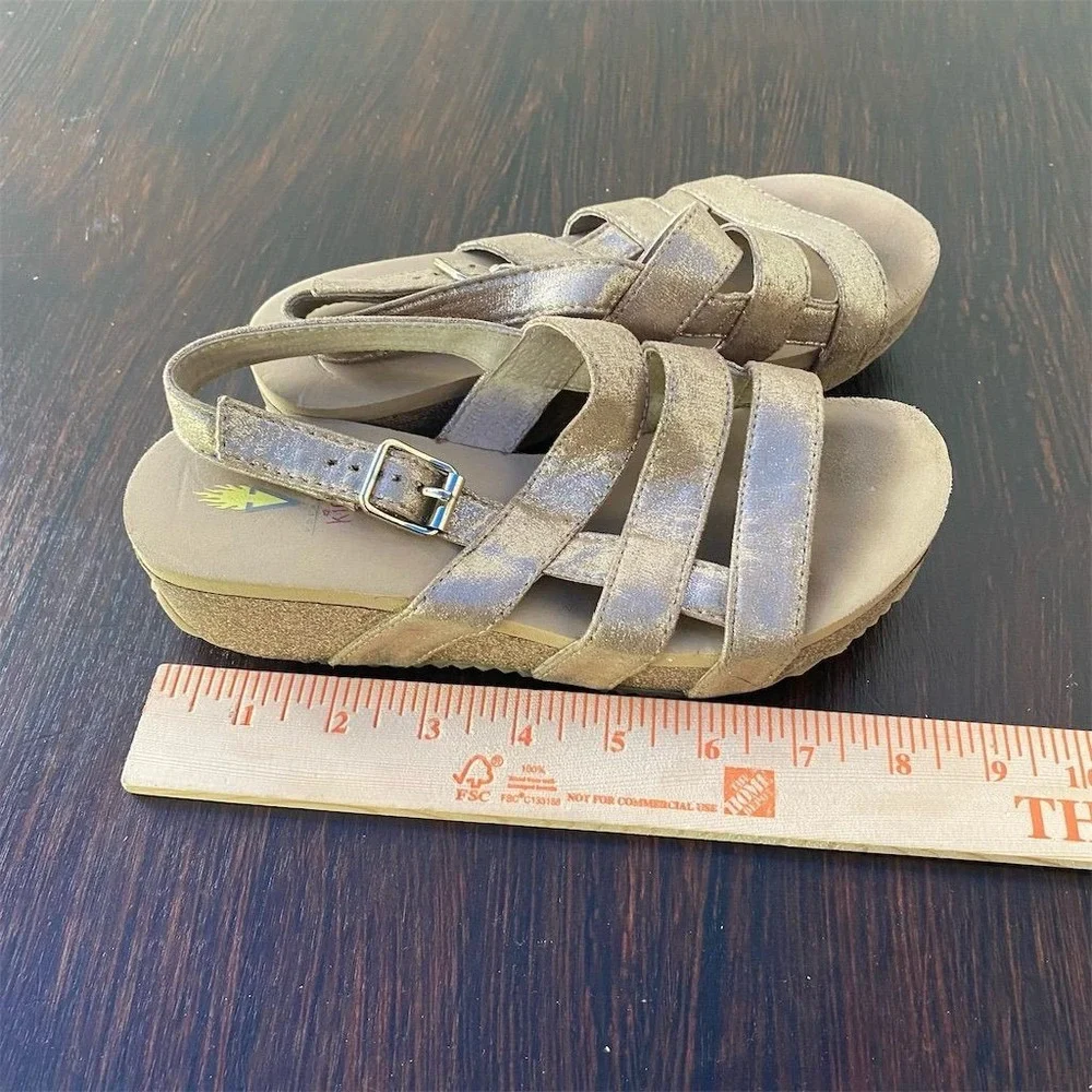 Volatile Size 3 Girls Gold Sparkle Strappy Buckle Platform Wedge Sandal Preowned